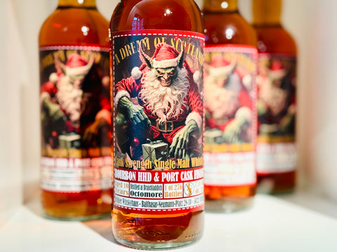 아도스 - 어 드림 오브 스코틀랜드 - 10년 숙성 - 홀리 아일라 크리스마스 - 2024 릴리즈, 57.4%, 버번 혹스헤드 & 포트 피니쉬